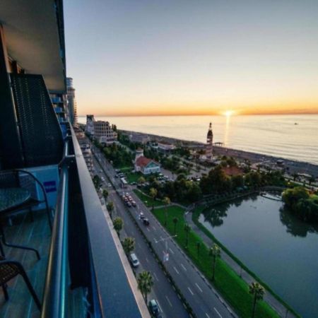 Sea View Orbi City Aparthotel บาทูมิ ภายนอก รูปภาพ