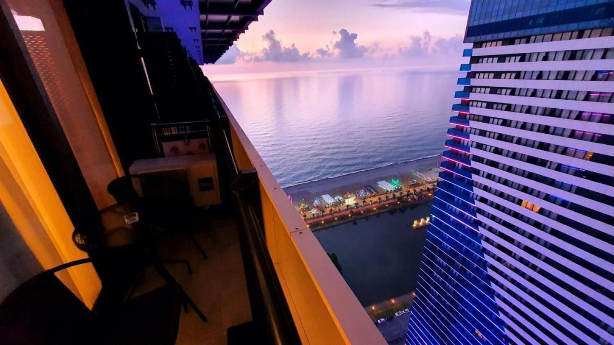 Sea View Orbi City Aparthotel บาทูมิ ภายนอก รูปภาพ
